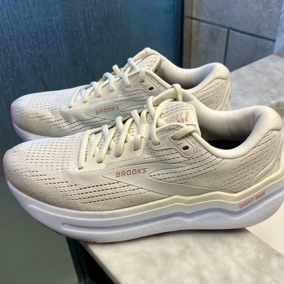 Brooks Ghost Max 2 Women's Cream Athletic Shoes - Picture 2 of 8